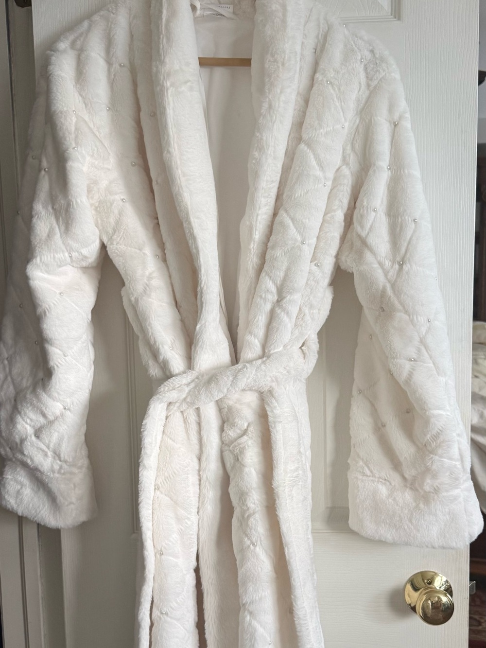 NWT Loveshackfancy Pottery Barn Luxurious White Plush Quilted Pearl Robe